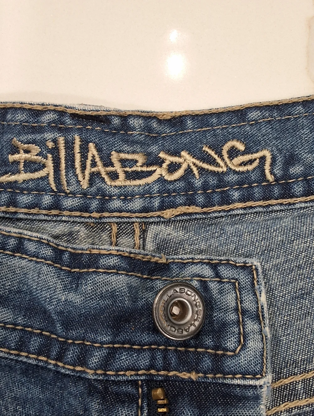 Billabong~Mens Wide Leg Relaxed Denim Jeans~Medium Blue Wash~Thrashed Skater~34 - Picture 2 of 10